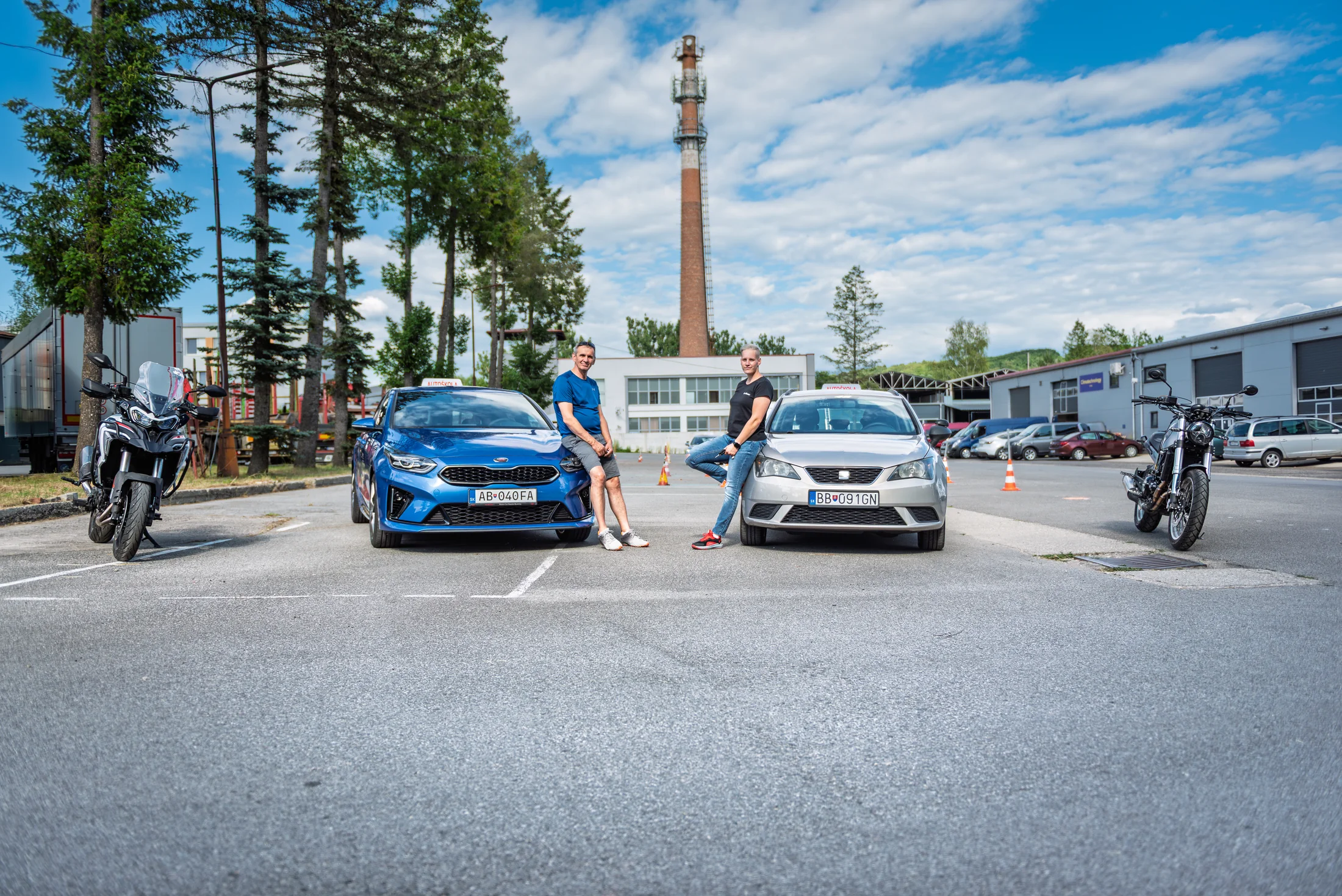 Autoškola Alfa BB — inštruktori s vozidlami a motocyklami autoškoly v Banskej Bystrici